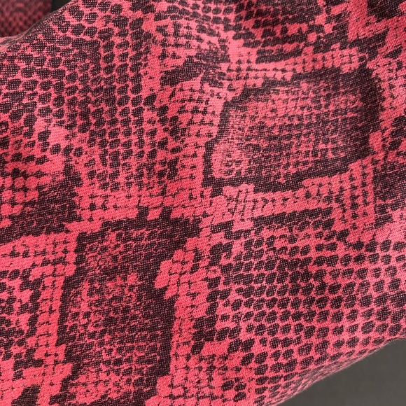 Women’s J Brand Pink Faux Snakeskin Print Skinny Jeans - SIZE 28 - Picture 3 of 5
